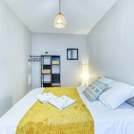 Апартаменти 5min Alpexpo 4 Personnes Garage Prive Terrasse