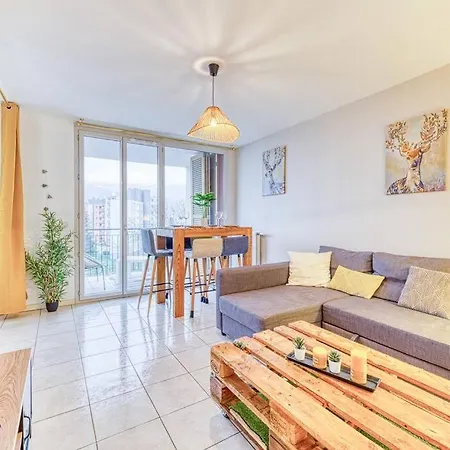 Апартаменти 5min Alpexpo 4 Personnes Garage Prive Terrasse *